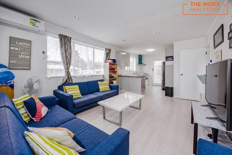 Photo of property in 2/17 Roberts Road, Te Atatu South, Auckland, 0610