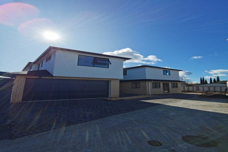 Photo of property in 13a Blue Way, Glendene, Auckland, 0602