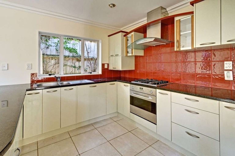 Photo of property in 12 Malin Place, Pinehill, Auckland, 0632