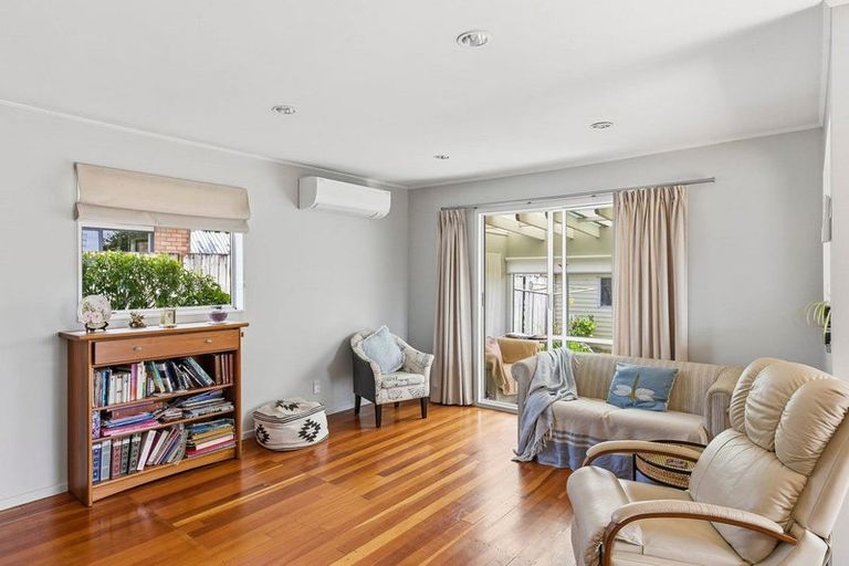 Photo of property in 17 Walton Road, Paraparaumu Beach, Paraparaumu, 5032