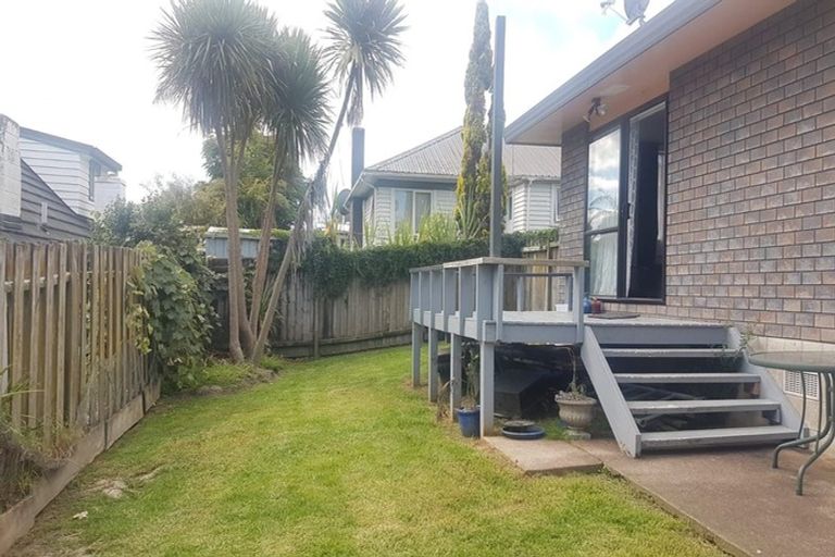 Photo of property in 131 View Road, Sunnyvale, Auckland, 0612