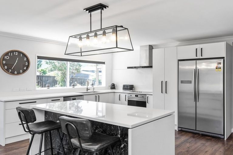 Photo of property in 29 Rutherford Drive, Waikanae Beach, Waikanae, 5036