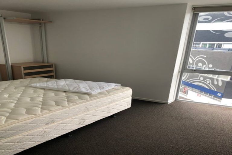 Photo of property in 1/2 Torrens Terrace, Mount Cook, Wellington, 6011