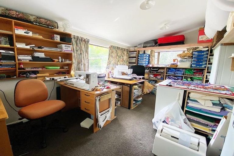 Photo of property in 15 Whaka Street, Maungaturoto, 0520