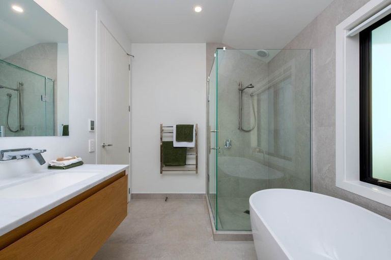 Photo of property in 12b Newburn Road, Waiake, Auckland, 0630