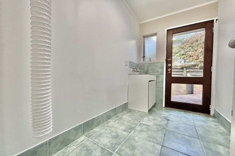Photo of property in 1/11 Foley Place, Torbay, Auckland, 0632