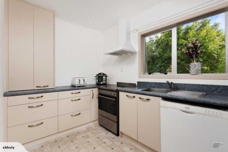 Photo of property in 2/55 Sylvia Road, Hillcrest, Auckland, 0627