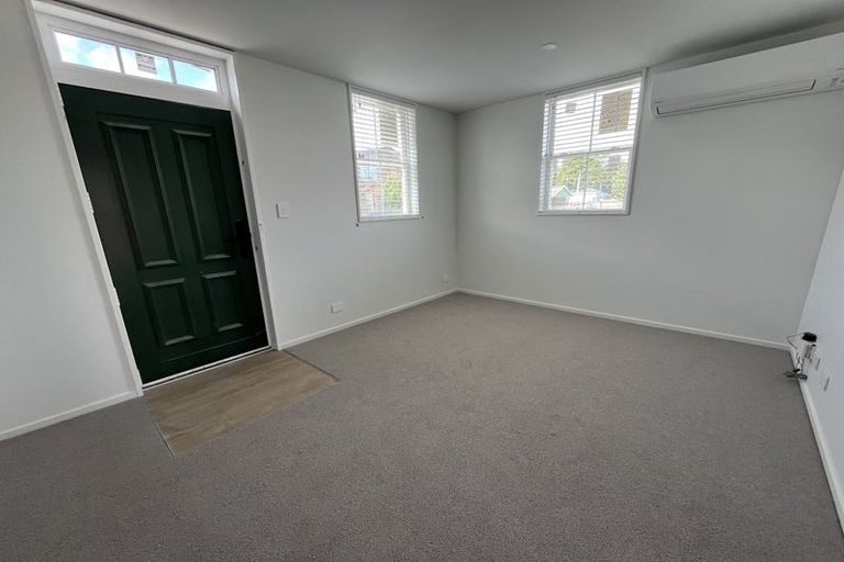 Photo of property in 4/30 Hargest Crescent, Sydenham, Christchurch, 8023