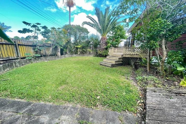 Photo of property in 1/166 Nile Road, Milford, Auckland, 0620