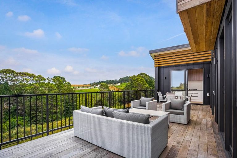 Photo of property in 40 Paparahi Place, Wainui, 0992