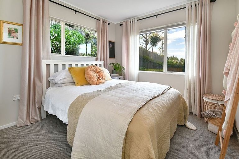 Photo of property in 23a Penguin Drive, Murrays Bay, Auckland, 0630