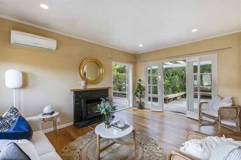 Photo of property in 1/53 Corunna Road, Milford, Auckland, 0620