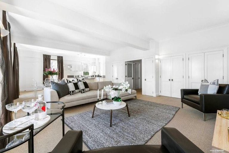 Photo of property in Westminster Court, 4h/5 Parliament Street, Auckland Central, Auckland, 1010