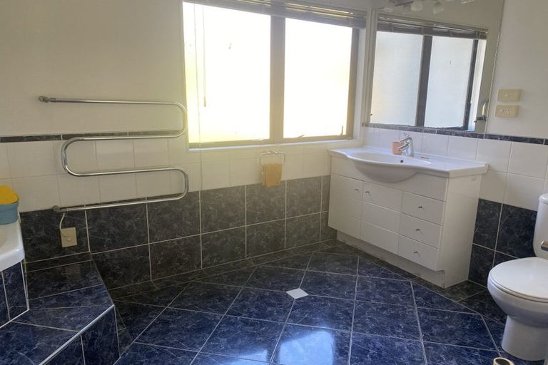 Photo of property in 109-111 Parrs Cross Road, Glen Eden, Auckland, 0612