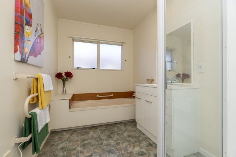 Photo of property in 22 Kowhai Grove, Raumati Beach, Paraparaumu, 5032