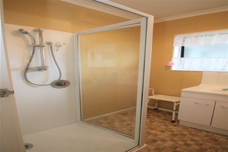 Photo of property in 380 Oxford Street, Levin, 5510