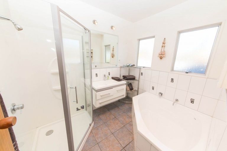 Photo of property in 114 Napier Road, Havelock North, 4130