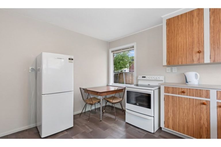 Photo of property in 2/120a Wainoni Road, Avondale, Christchurch, 8061