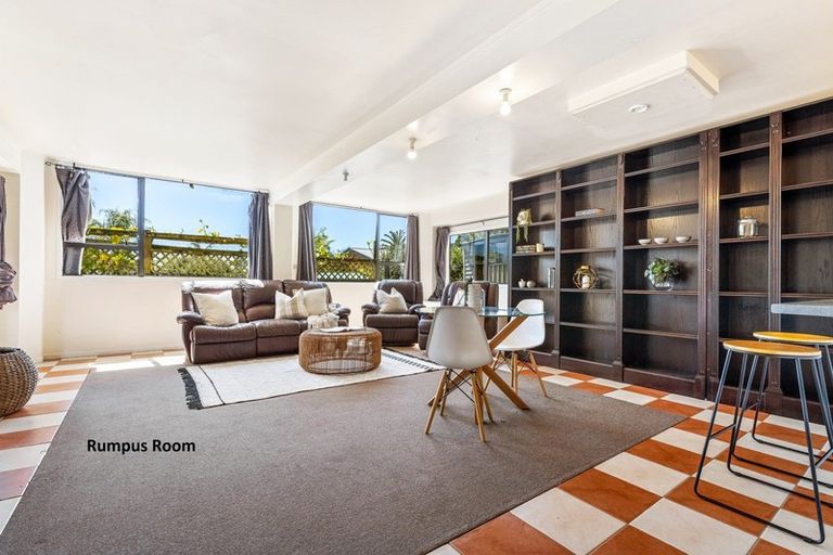 Photo of property in 6 Parrs Cross Road, Henderson, Auckland, 0612