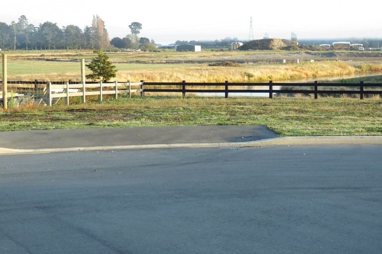 Photo of property in 8 West Bay Place, Huntingdon, Ashburton, 7774