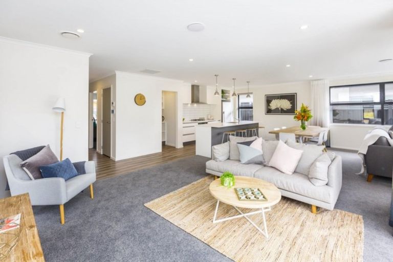 Photo of property in 2 Hopkirk Avenue, Wallaceville, Upper Hutt, 5018