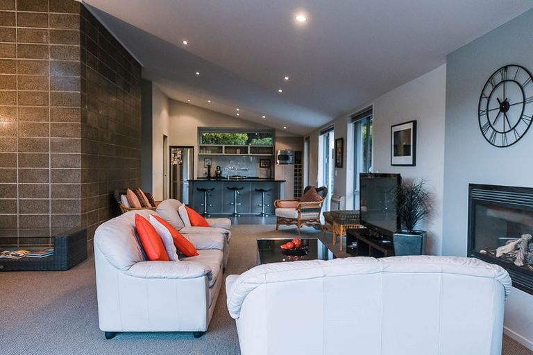 Photo of property in 14 Pentonville Close, Westmorland, Christchurch, 8025