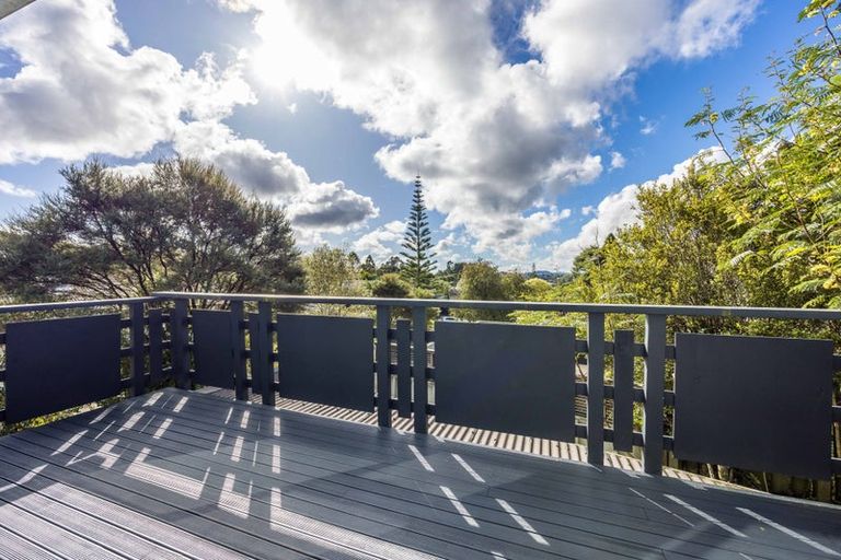 Photo of property in 38 Staincross Street, Green Bay, Auckland, 0604