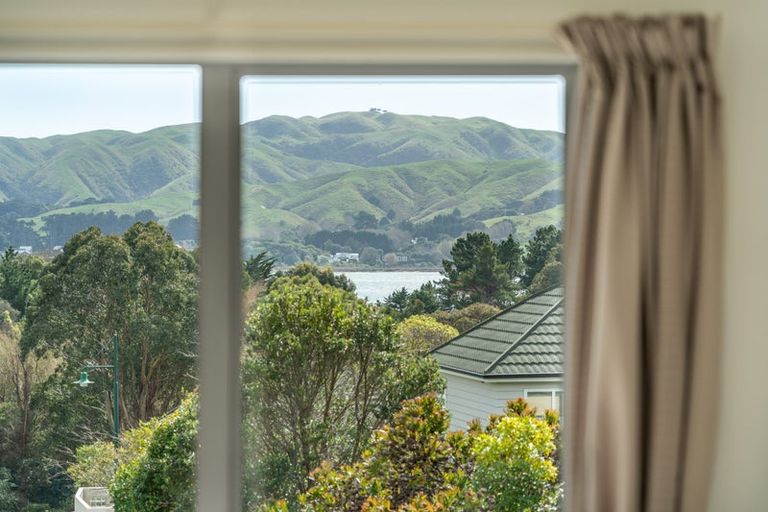 Photo of property in 12 Lanyon Place, Whitby, Porirua, 5024