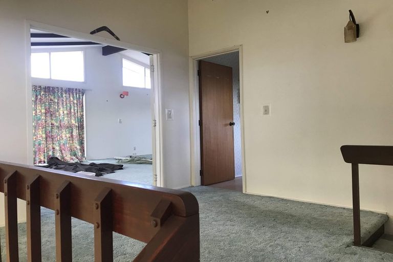 Photo of property in 36 Sunset Road, Unsworth Heights, Auckland, 0632