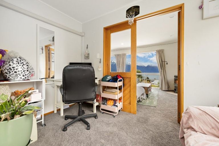 Photo of property in 32 Avalon Crescent, Fernhill, Queenstown, 9300