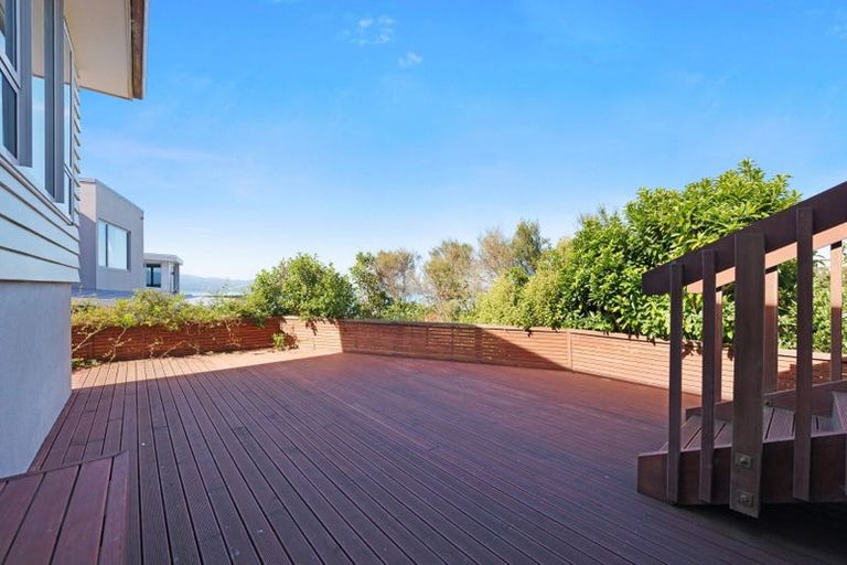 Photo of property in 52 Tamworth Crescent, Newlands, Wellington, 6037