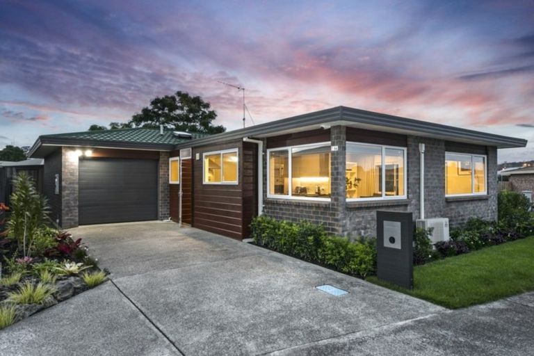 Photo of property in 2/54 Lakeside Drive, Orewa, 0931