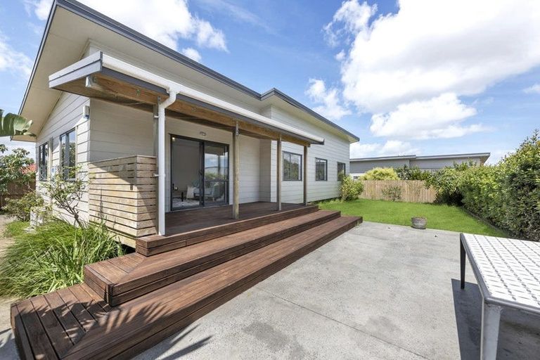 Photo of property in 10 Umu Place, Mangere, Auckland, 2022
