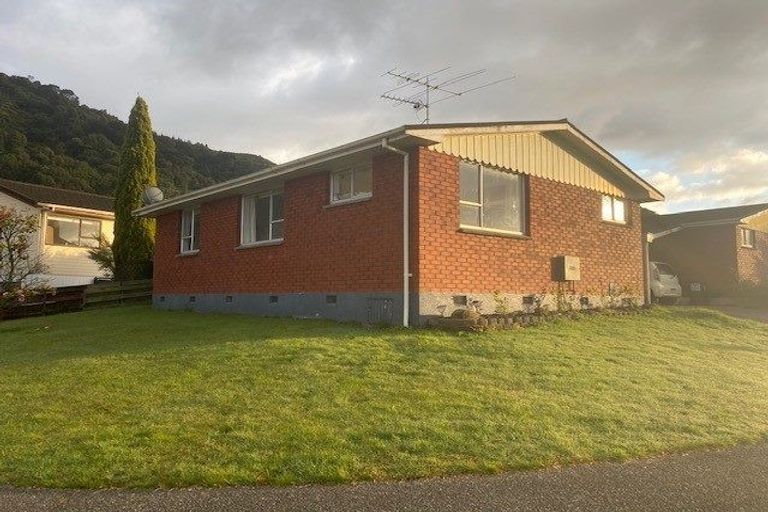 Photo of property in 1 Fremont Grove, Totara Park, Upper Hutt, 5018