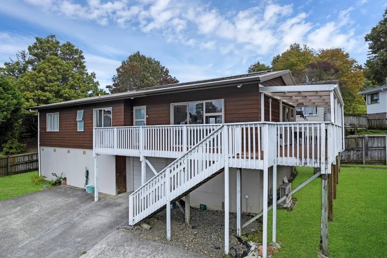 Photo of property in 2 Talmar Place, Massey, Auckland, 0614