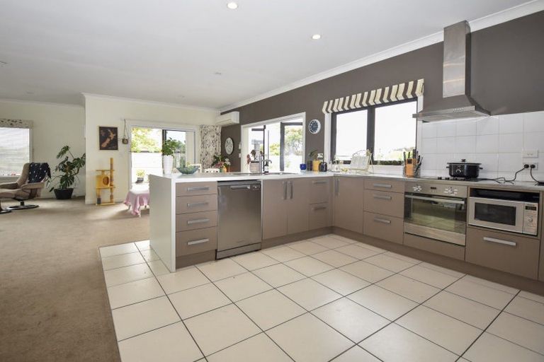 Photo of property in 18 Carrington Drive, Carterton, 5713