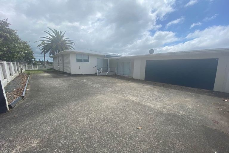 Photo of property in 40 Seymour Road, Sunnyvale, Auckland, 0612