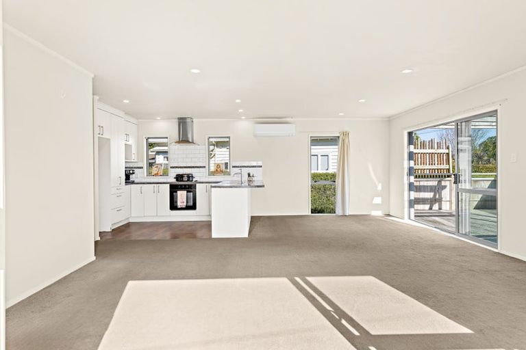 Photo of property in 3 Gazelle Avenue, Beach Haven, Auckland, 0626