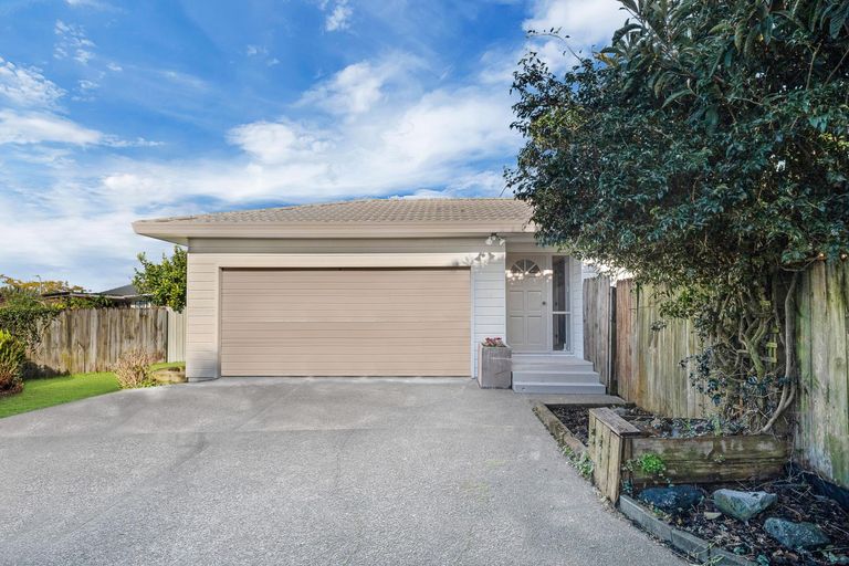 Photo of property in 2/105 Carnoustie Drive, Wattle Downs, Auckland, 2103