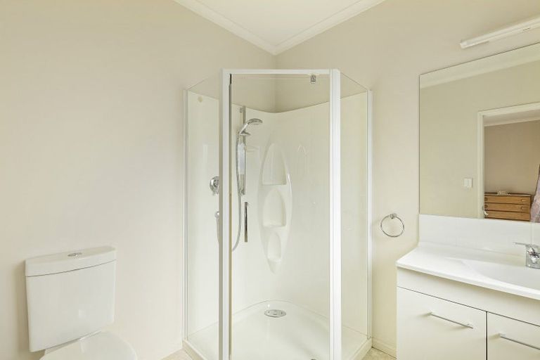 Photo of property in 5 Vardon Way, Waiwhakaiho, New Plymouth, 4312