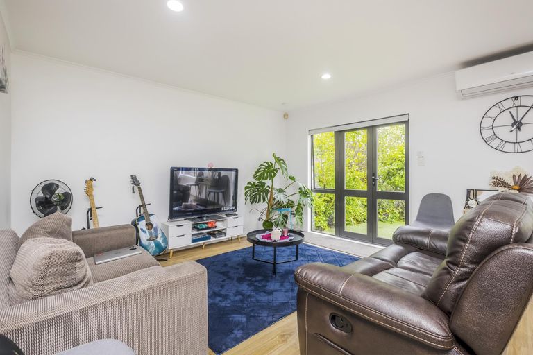 Photo of property in 3/2 Sunnydale Place, Oteha, Auckland, 0632