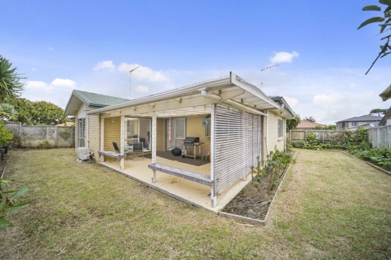 Photo of property in 5 Harobed Place, Weymouth, Auckland, 2103
