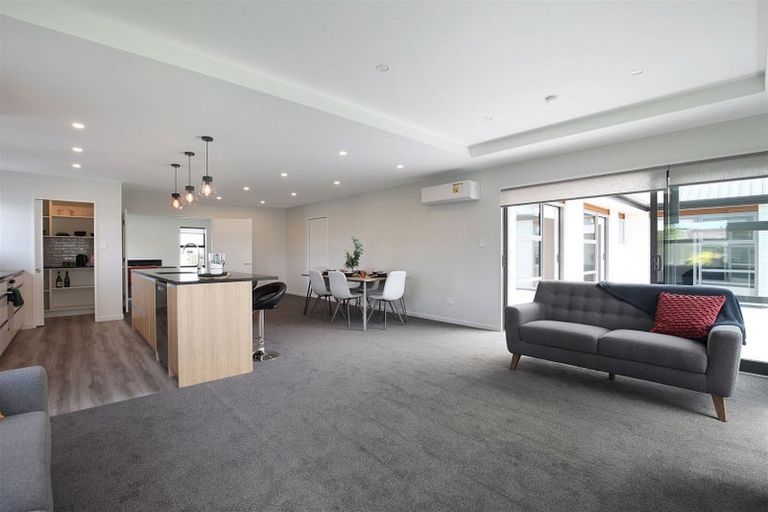 Photo of property in 2 Loch Tanna Way, Broomfield, Christchurch, 8042