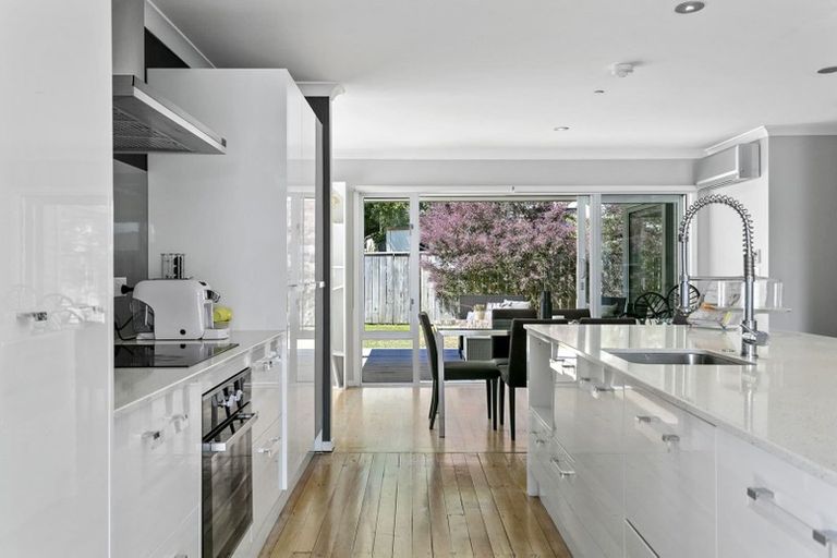 Photo of property in 27 Shepherd Road, Waipahihi, Taupo, 3330