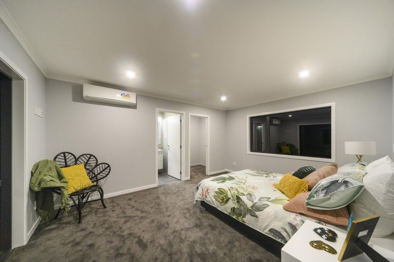 Photo of property in 3 Vaucluse Heights, Fitzherbert, Palmerston North, 4410