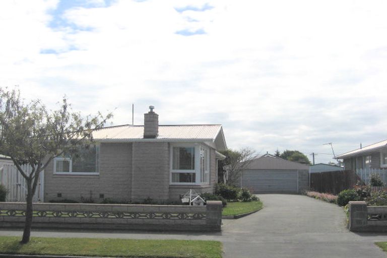 Photo of property in 44 Wychwood Crescent, Bishopdale, Christchurch, 8053