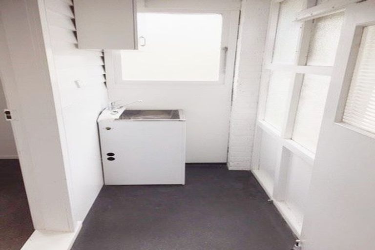 Photo of property in 4 Queen Mary Avenue, New Lynn, Auckland, 0600