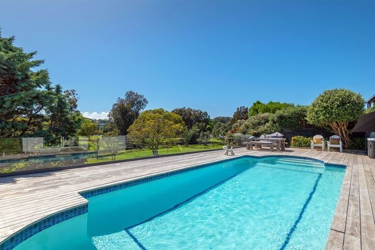 Photo of property in 14 Tarahanga Street, Northcote, Auckland, 0627