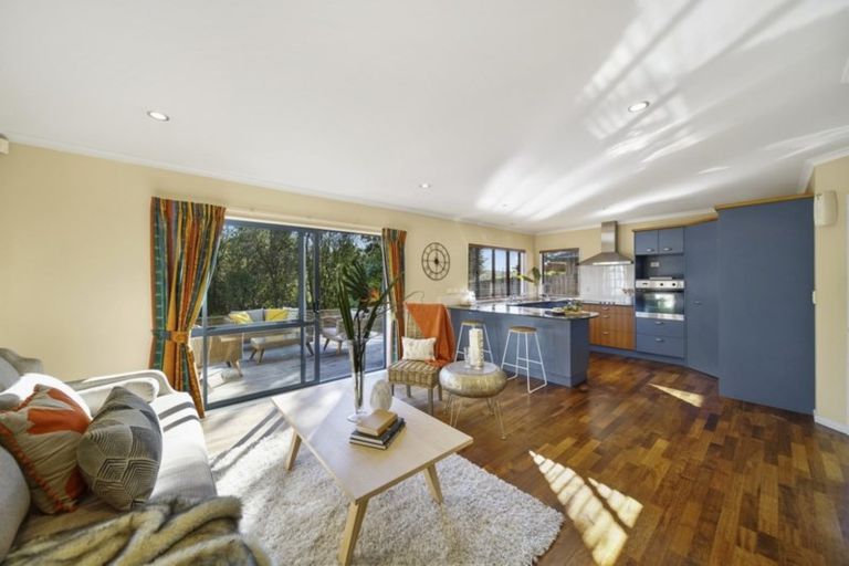 Photo of property in 15 Renlee Place, Shelly Park, Auckland, 2014