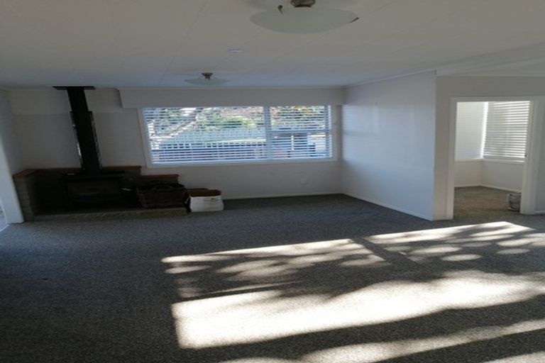 Photo of property in 5 Poharama Place, Marfell, New Plymouth, 4310